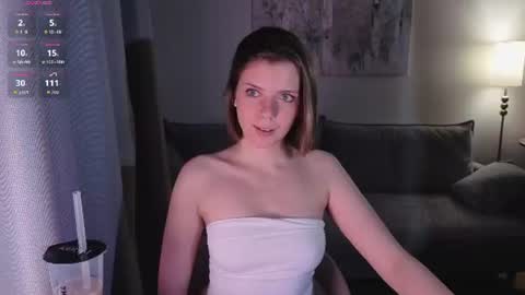 Snapshot of missvikiki chatting on August 4, 7:16 pm Polly online show from August 4, 7:16 pm