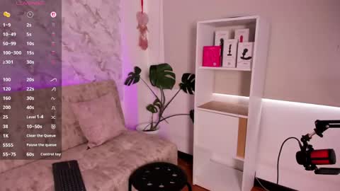 Pau OFmissweetpeach online show from May 25, 8:59 pm
