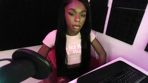 Snapshot of missymixingmiss chatting on February 27, 5:04 pm lauren online show from February 27, 5:04 pm