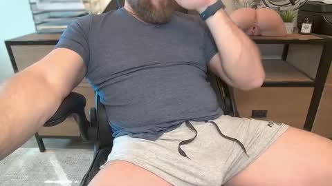 Snapshot of mister_dilf chatting on January 10, 6:20 pm MISTER DILF online show from January 10, 6:20 pm