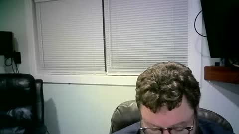 Snapshot of mister_happy567 chatting on February 16, 6:43 am Mr. Happy online show from February 16, 6:43 am