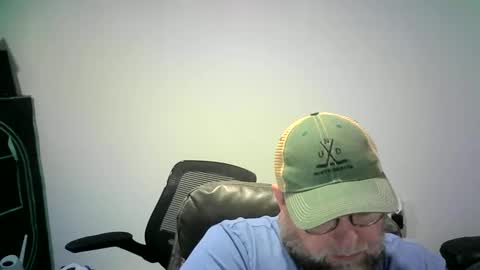 Snapshot of mister_happy567 chatting on September 30, 5:45 am Mr. Happy online show from September 30, 5:45 am