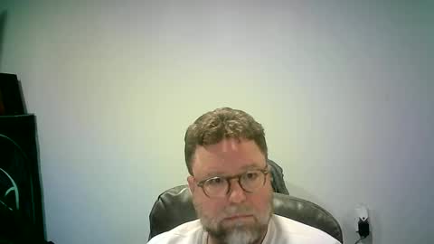 Snapshot of mister_happy567 chatting on October 17, 5:32 am Mr. Happy online show from October 17, 5:32 am