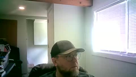 Snapshot of mister_happy567 chatting on May 26, 9:33 pm Mr. Happy online show from May 26, 9:33 pm