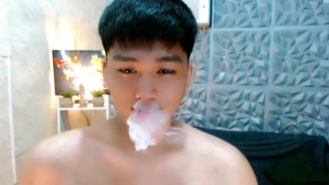 Snapshot of mister_officer chatting on April 9, 4:12 pm SAINT SACHI will make your day online show from April 9, 4:12 pm