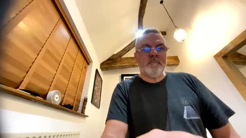 Snapshot of misterblivs chatting on December 17, 9:07 am Misterblivs online show from December 17, 9:07 am