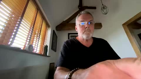 Misterblivs online show from April 2, 5:43 pm