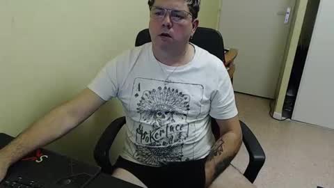 Snapshot of mistercoeur1 chatting on December 9, 6:35 pm mistercoeur online show from December 9, 6:35 pm