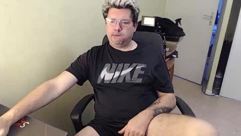 Snapshot of mistercoeur1 chatting on January 11, 8:11 am mistercoeur online show from January 11, 8:11 am