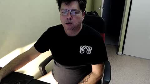 Snapshot of mistercoeur1 chatting on December 3, 8:34 am mistercoeur online show from December 3, 8:34 am