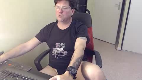 Snapshot of mistercoeur1 chatting on February 10, 4:33 pm mistercoeur online show from February 10, 4:33 pm