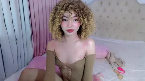 Snapshot of misterytgirl chatting on June 22, 6:16 pm CRISHA online show from June 22, 6:16 pm