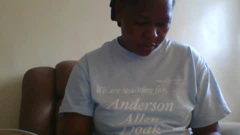 Snapshot of misticmoment chatting on June 29, 8:20 am misticmoment online show from June 29, 8:20 am