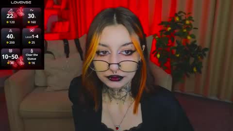 Snapshot of mistress__marcelline chatting on April 21, 1:53 am Marcelline online show from April 21, 1:53 am