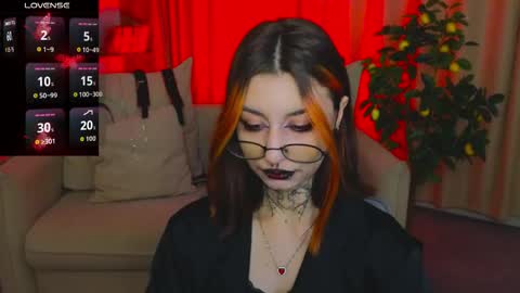 Snapshot of mistress__marcelline chatting on April 21, 2:51 am Marcelline online show from April 21, 2:51 am