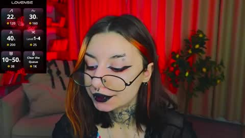 Snapshot of mistress__marcelline chatting on April 22, 1:30 am Marcelline online show from April 22, 1:30 am