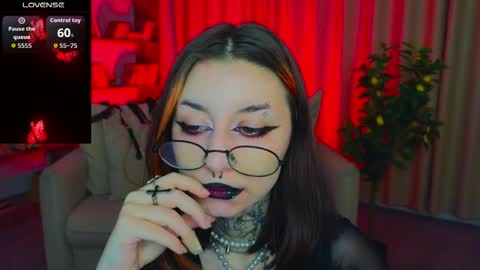 Snapshot of mistress__marcelline chatting on April 25, 2:03 am Marcelline online show from April 25, 2:03 am