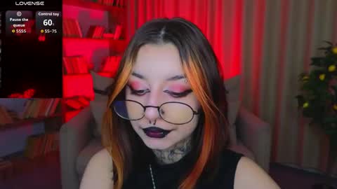 Snapshot of mistress__marcelline chatting on April 29, 1:43 am Marcelline online show from April 29, 1:43 am