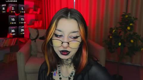 Snapshot of mistress__marcelline chatting on May 5, 1:57 am Marcelline online show from May 5, 1:57 am