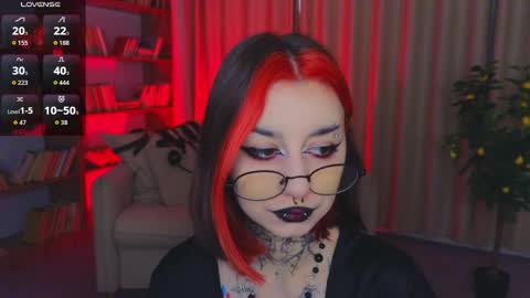 Snapshot of mistress__marcelline chatting on May 15, 1:56 am Marcelline online show from May 15, 1:56 am