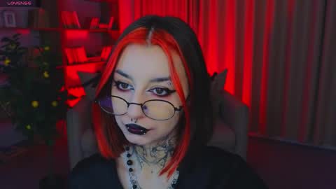 Snapshot of mistress__marcelline chatting on May 19, 1:22 am Marcelline online show from May 19, 1:22 am