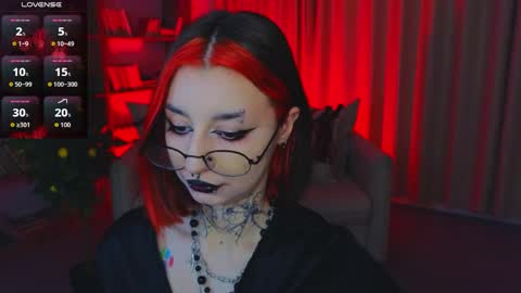 Snapshot of mistress__marcelline chatting on May 19, 1:56 am Marcelline online show from May 19, 1:56 am