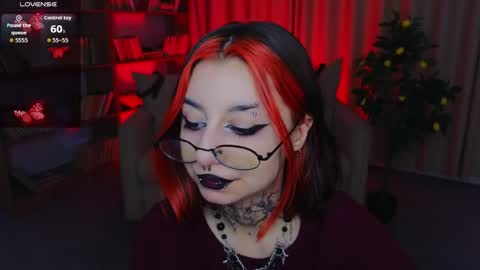 Snapshot of mistress__marcelline chatting on May 26, 1:45 am Marcelline online show from May 26, 1:45 am