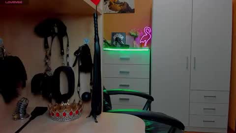Snapshot of mistress_kristi chatting on April 29, 6:47 pm Mistress Kristi online show from April 29, 6:47 pm
