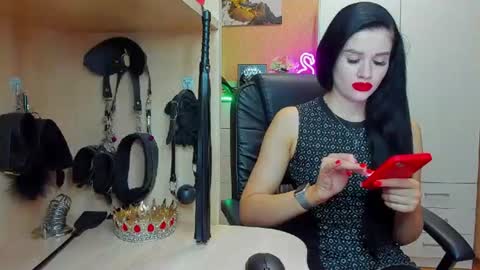 Snapshot of mistress_kristi chatting on July 19, 8:34 pm Mistress Kristi online show from July 19, 8:34 pm