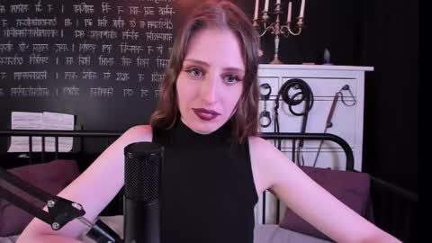 Snapshot of mistress_marlene chatting on April 23, 1:13 pm Mistress Marlene online show from April 23, 1:13 pm