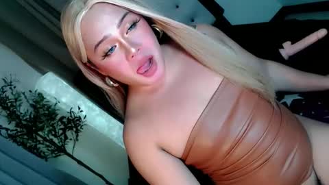 Snapshot of mistress_marta69 chatting on November 10, 12:04 pm mistress_marta69 online show from November 10, 12:04 pm