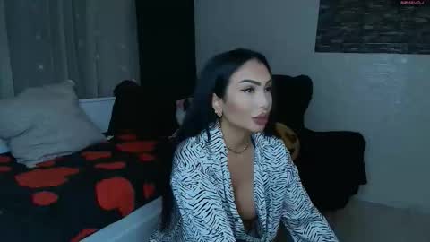 Snapshot of mistress_meryem chatting on June 8, 8:53 pm mistress_meryem online show from June 8, 8:53 pm
