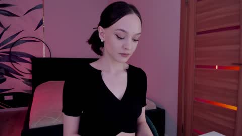 Snapshot of mistress_mialibra chatting on February 2, 6:48 am Mistress Mia online show from February 2, 6:48 am