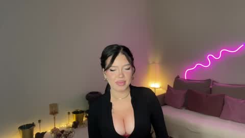 Snapshot of mistress_of_hearts chatting on May 16, 8:07 pm Mia online show from May 16, 8:07 pm