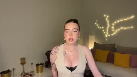 Snapshot of mistress_of_hearts chatting on June 30, 1:12 pm Mia online show from June 30, 1:12 pm