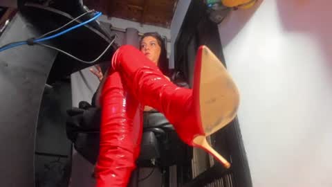 Snapshot of mistressanna_ chatting on June 20, 1:09 am Mistress Anna Alves online show from June 20, 1:09 am