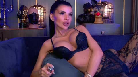 Elenia online show from March 27, 1:33 pm