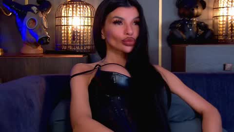 Elenia online show from April 21, 2:12 pm