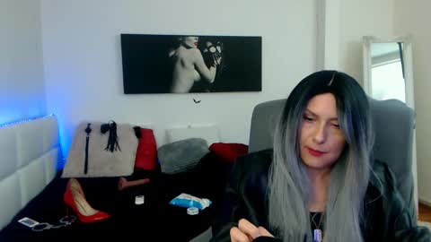 MistressEvelyn  online show from January 12, 9:19 am