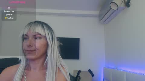 MistressEvelyn  online show from September 27, 7:19 pm