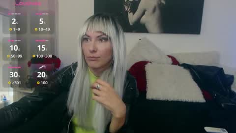 MistressEvelyn  online show from October 16, 7:42 am