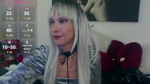MistressEvelyn  online show from October 17, 6:38 am