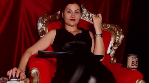 Snapshot of mistressfabiola chatting on April 27, 6:17 pm Mistress Fabiola online show from April 27, 6:17 pm