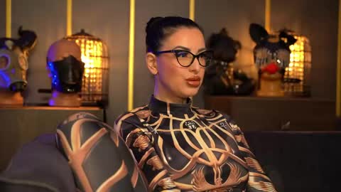 Snapshot of mistresskellykent chatting on May 14, 8:26 pm Mistress Kelly online show from May 14, 8:26 pm