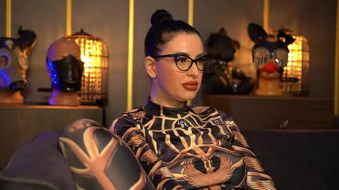 Snapshot of mistresskellykent chatting on May 15, 9:44 pm Mistress Kelly online show from May 15, 9:44 pm