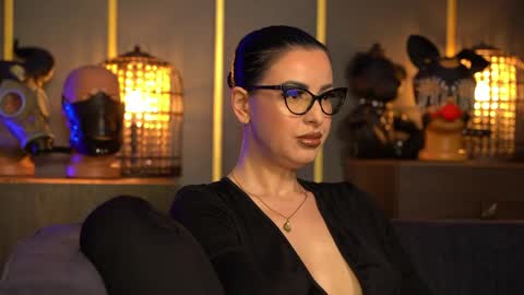 Snapshot of mistresskellykent chatting on May 18, 8:36 pm Mistress Kelly online show from May 18, 8:36 pm