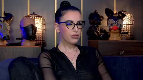 Snapshot of mistresskellykent chatting on May 24, 11:32 pm Mistress Kelly online show from May 24, 11:32 pm