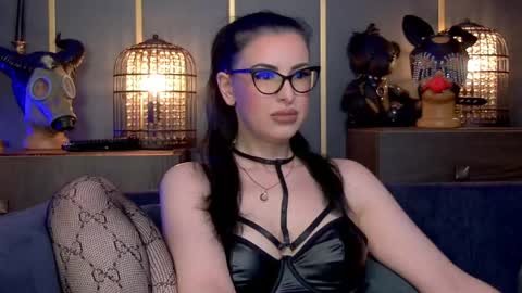 Snapshot of mistresskellykent chatting on May 25, 9:54 pm Mistress Kelly online show from May 25, 9:54 pm