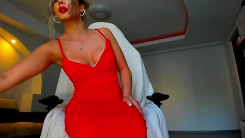Snapshot of mistresskenda chatting on June 10, 4:28 pm Mistress KiRa online show from June 10, 4:28 pm