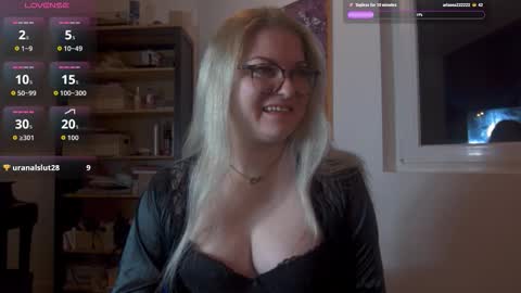 Snapshot of mistressmarlena chatting on February 18, 10:06 pm Mistress Marlena online show from February 18, 10:06 pm